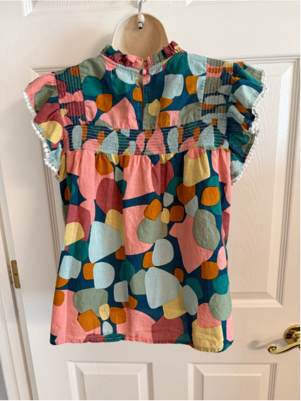 THML Abstract Geometric Ruffle Neck Flutter Sleeve Top Small Excellent Condition - Picture 2 of 7